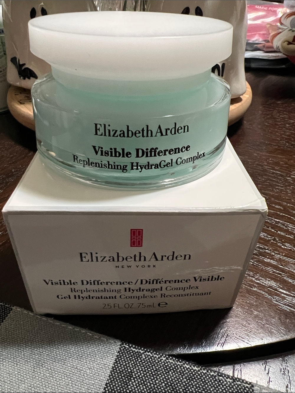 New Elizabeth Arden Replenishing Hydragel Complex - White